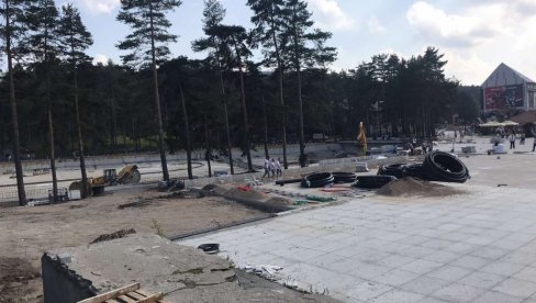 OBNOVA CENTRA ZLATIBORA MIMO ZAKONA: Radovi na Kraljevom trgu koštaju 3 miliona evra, odluka doneta usred vanrednog stanja (FOTO) OBNOVA CENTRA ZLATIBORA MIMO ZAKONA: Radovi na Kraljevom trgu koštaju 3 miliona evra, odluka doneta usred vanrednog stanja (FOTO)