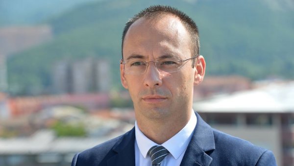 СИМИЋ О ПОТЕЗУ КУРТИЈА: Дискриминаторски однос према српским медијима
