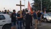 ЛИТИЈА У ХЕРЦЕГ НОВОМ: Недеља почела и завршила поруком - Не дамо светиње ЛИТИЈА У ХЕРЦЕГ НОВОМ: Недеља почела и завршила поруком - Не дамо светиње