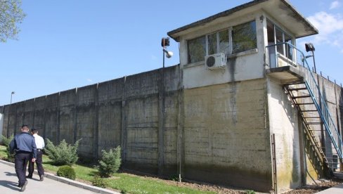 ŠUGA U ZATVORU U SPUŽU: Sumnja se i na tuberkulozu ŠUGA U ZATVORU U SPUŽU: Sumnja se i na tuberkulozu