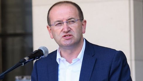 КЉУЧ ЈЕ ДА ИЗДРЖИМО ДО КРАЈА АВГУСТА: Др Гојковић открио је шта нас чека на јесен и од којих људи вреба ЗАРАЗА! КЉУЧ ЈЕ ДА ИЗДРЖИМО ДО КРАЈА АВГУСТА: Др Гојковић открио је шта нас чека на јесен и од којих људи вреба ЗАРАЗА!