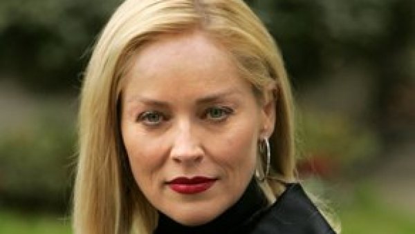 ПОТРЕСНА ПОРУКА ПОЗНАТЕ ГЛУМИЦЕ: Ово је болничка соба у којој се моја сестра лечи од короне, неко од вас ко не носи маску је ово урадио ПОТРЕСНА ПОРУКА ПОЗНАТЕ ГЛУМИЦЕ: Ово је болничка соба у којој се моја сестра лечи од короне, неко од вас ко не носи маску је ово урадио