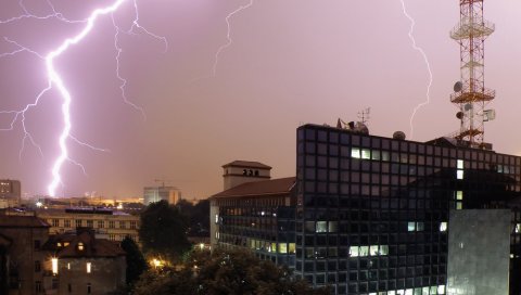 ХИТНО УПОЗОРЕЊЕ РХМЗ! Наредних дана јаке грмљавинске олује, ево када нам стиже тропски талас ХИТНО УПОЗОРЕЊЕ РХМЗ! Наредних дана јаке грмљавинске олује, ево када нам стиже тропски талас