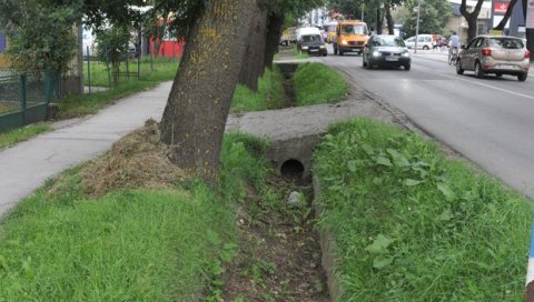 ЗБОГОМ ПОПЛАВАМА: Уређење и регулација водотокова постала приоритет на територији Краљева ЗБОГОМ ПОПЛАВАМА: Уређење и регулација водотокова постала приоритет на територији Краљева