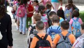 УЗ ЗАХТЕВ И ПОТВРДА ИЗ ФИРМЕ: У продуженом боравку само ђаци чији родитељи морају да буду на радним местима УЗ ЗАХТЕВ И ПОТВРДА ИЗ ФИРМЕ: У продуженом боравку само ђаци чији родитељи морају да буду на радним местима