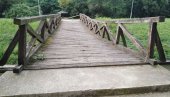 ДРВЕНА КОНСТРУКЦИЈА У ТОПЧИДЕРУ НИЈЕ ОБНОВЉЕНА: Сви се одричу трулог моста ДРВЕНА КОНСТРУКЦИЈА У ТОПЧИДЕРУ НИЈЕ ОБНОВЉЕНА: Сви се одричу трулог моста