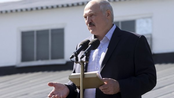 ЛУКАШЕНКО УЋУТКАО МАКРОНА: Предлажем да посредујем у преговорима са Жутим прслуцима, порука и за Меркелову ЛУКАШЕНКО УЋУТКАО МАКРОНА: Предлажем да посредујем у преговорима са Жутим прслуцима, порука и за Меркелову