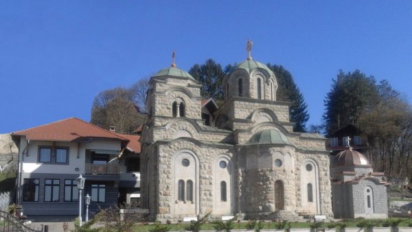 И РУСИ „ПЕЧАТ“ ОСТАВИЛИ: Велики јубилеј централног храма у Азбуковици И РУСИ „ПЕЧАТ“ ОСТАВИЛИ: Велики јубилеј централног храма у Азбуковици