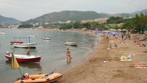 PRAZNE PLAŽE: Otkriveno šta se krije iza kraha turističke sezone Crne Gore PRAZNE PLAŽE: Otkriveno šta se krije iza kraha turističke sezone Crne Gore