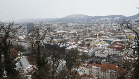 БРИНЕ ЗА БЕЗБЕДНОСТ ГОСТИЈУ: Угоститељ из Граца забранио улазак онима који су се вратили из Хрватске БРИНЕ ЗА БЕЗБЕДНОСТ ГОСТИЈУ: Угоститељ из Граца забранио улазак онима који су се вратили из Хрватске