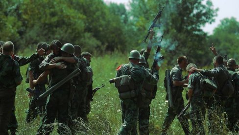 PONOSNI ČUVARI SRPSKE: Vojska Rs proslavila krsnu slavu - Vidovdan PONOSNI ČUVARI SRPSKE: Vojska Rs proslavila krsnu slavu - Vidovdan