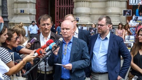 PEDOFILSKA AFERA TRESE FRANCUSKU: Visoki funkcioner iz Pariza optužen za uznemiravanje, oglasila se žrtva PEDOFILSKA AFERA TRESE FRANCUSKU: Visoki funkcioner iz Pariza optužen za uznemiravanje, oglasila se žrtva