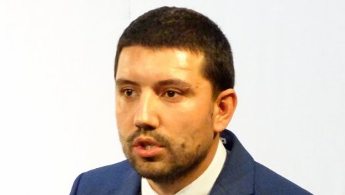 ЛАЗАР ГОЈКОВИЋ ГРАДОНАЧЕЛНИК ВАЉЕВА: Напредњаци сами формирали власт у граду на Колубари ЛАЗАР ГОЈКОВИЋ ГРАДОНАЧЕЛНИК ВАЉЕВА: Напредњаци сами формирали власт у граду на Колубари