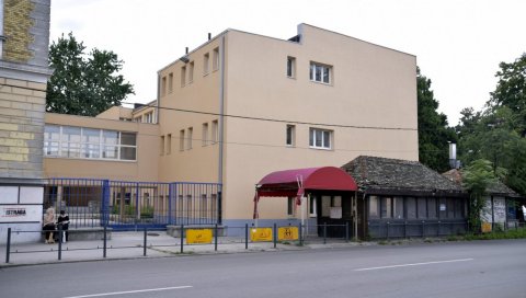 ОД МЕСТА ЗА УЖИНУ ДО СМЕТЊЕ НА ПУТУ: Грађани Земуна се залажу за запуштени објекат испред Основне Школе Петар Кочић ОД МЕСТА ЗА УЖИНУ ДО СМЕТЊЕ НА ПУТУ: Грађани Земуна се залажу за запуштени објекат испред Основне Школе Петар Кочић