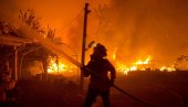STOTINE VATROGASACA U BORBI SA VATRENOM STIHIJOM: Vatra se širi na tri fronta na Madeiri STOTINE VATROGASACA U BORBI SA VATRENOM STIHIJOM: Vatra se širi na tri fronta na Madeiri