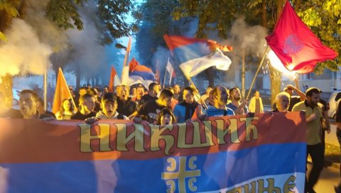 НЕВЕРОВАТНЕ РЕАКЦИЈЕ НАКОН ПАДА ДПС-а: Изгубио је краљ Илир и његово друштво, а победио Његош, Шекспир и Волтер НЕВЕРОВАТНЕ РЕАКЦИЈЕ НАКОН ПАДА ДПС-а: Изгубио је краљ Илир и његово друштво, а победио Његош, Шекспир и Волтер