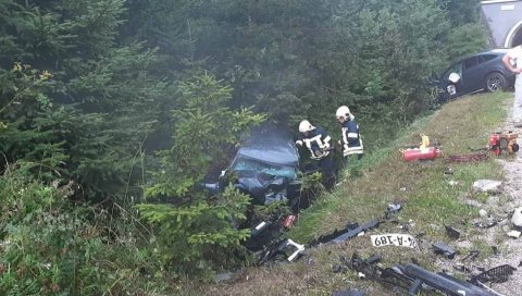 ТРИ ПОРОДИЦЕ У ЦРНО ЗАВИЈЕНЕ: Од почетка августа у удесима већ 14 страдалих ТРИ ПОРОДИЦЕ У ЦРНО ЗАВИЈЕНЕ: Од почетка августа у удесима већ 14 страдалих