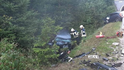 ТРИ ПОРОДИЦЕ У ЦРНО ЗАВИЈЕНЕ: Од почетка августа у удесима већ 14 страдалих ТРИ ПОРОДИЦЕ У ЦРНО ЗАВИЈЕНЕ: Од почетка августа у удесима већ 14 страдалих