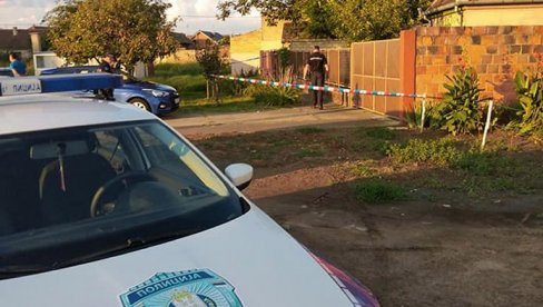 ZATEKLA OBEŠENOG OCA I ZAKLANU TETKU: Detalji ubistva i samoubistva kod Bele Crkve, telo pronašla ćerka (FOTO) ZATEKLA OBEŠENOG OCA I ZAKLANU TETKU: Detalji ubistva i samoubistva kod Bele Crkve, telo pronašla ćerka (FOTO)
