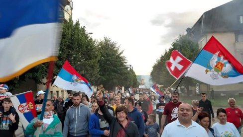 РЕЧИ ЈЕДНОГ СВЕШТЕНИКА ПРЕД ИЗБОРЕ: Не требају нама пендреци и сузавци, оловком им покажимо пут којим ће отићи у историју РЕЧИ ЈЕДНОГ СВЕШТЕНИКА ПРЕД ИЗБОРЕ: Не требају нама пендреци и сузавци, оловком им покажимо пут којим ће отићи у историју
