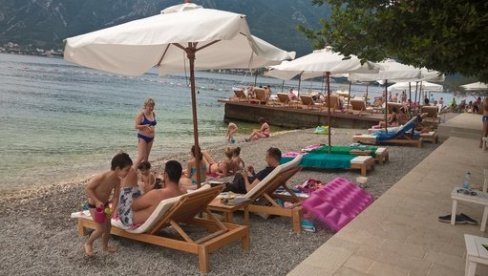AKO DOBIJETE KORONU NA LETOVANJU: Da li ćete u Crnoj Gori moći besplatno da se lečite AKO DOBIJETE KORONU NA LETOVANJU: Da li ćete u Crnoj Gori moći besplatno da se lečite