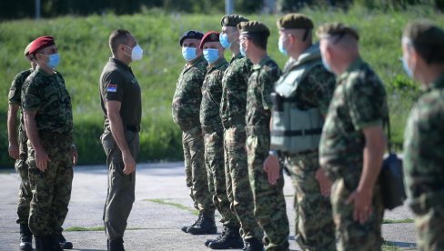 МИНИСТАР ВУЛИН: Улажемо у развој подофицира - они су кичма сваке војске! (ФОТО) МИНИСТАР ВУЛИН: Улажемо у развој подофицира - они су кичма сваке војске! (ФОТО)
