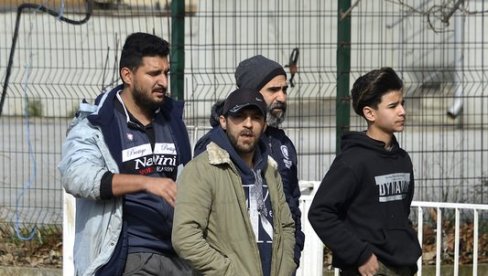 MAĐARI MASOVNO VRAĆAJU MIGRANTE SA GRANICE: Sprečeno više od 1.000 ilegalnih prelazaka granice samo prošle nedelje! MAĐARI MASOVNO VRAĆAJU MIGRANTE SA GRANICE: Sprečeno više od 1.000 ilegalnih prelazaka granice samo prošle nedelje!