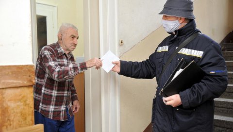 ЛЕПА ВЕСТ ЗА НАЈСТАРИЈЕ СУГРАЂАНЕ: Пензије остају на једном чеку ЛЕПА ВЕСТ ЗА НАЈСТАРИЈЕ СУГРАЂАНЕ: Пензије остају на једном чеку