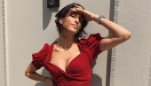 НЕ МИРУЈЕ У ТРУДНОЋИ: Јелисавета Орашанин као стјуардеса Цеца у ситкому (ФОТО) НЕ МИРУЈЕ У ТРУДНОЋИ: Јелисавета Орашанин као стјуардеса Цеца у ситкому (ФОТО)