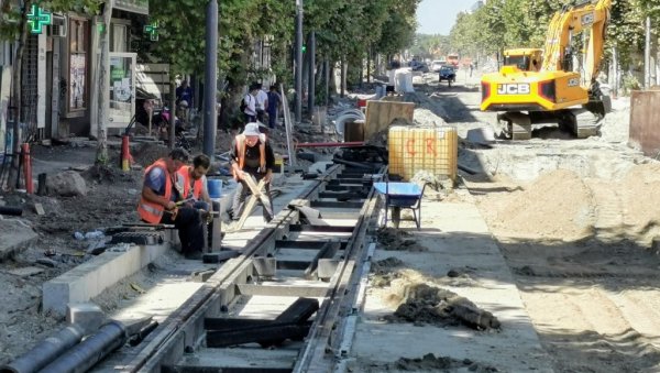 ПЛАТО ПРАВЕ ТРИ МАЈСТОРА? Ради се у Цара Душана, а на углу Палмотићеве и Хиландарске - све стоји (ФОТО) ПЛАТО ПРАВЕ ТРИ МАЈСТОРА? Ради се у Цара Душана, а на углу Палмотићеве и Хиландарске - све стоји (ФОТО)