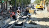 ПЛАТО ПРАВЕ ТРИ МАЈСТОРА? Ради се у Цара Душана, а на углу Палмотићеве и Хиландарске - све стоји (ФОТО) ПЛАТО ПРАВЕ ТРИ МАЈСТОРА? Ради се у Цара Душана, а на углу Палмотићеве и Хиландарске - све стоји (ФОТО)