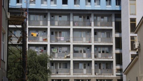 AKADEMCI SE VRAĆAJU U STUDENTSKE DOMOVE: Moraće da poštuju stroga pravila, spremljen i karantin za studente AKADEMCI SE VRAĆAJU U STUDENTSKE DOMOVE: Moraće da poštuju stroga pravila, spremljen i karantin za studente