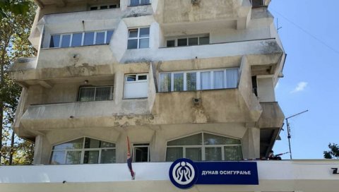 ЕВО ШТА СЕ ДЕШАВА НА МЕСТУ ТРАГЕДИЈЕ У ЛАЗАРЕВЦУ: Зграда блокирана - окупљени још увек у шоку (ФОТО/ВИДЕО) ЕВО ШТА СЕ ДЕШАВА НА МЕСТУ ТРАГЕДИЈЕ У ЛАЗАРЕВЦУ: Зграда блокирана - окупљени још увек у шоку (ФОТО/ВИДЕО)