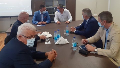 ИЛИ НОВА ТРЖИШТА ИЛИ ЗАБРАНА УВОЗА МЕСА: Министар Сташа Кошарац најавио мере за превазилажење проблема за БХ сточаре ИЛИ НОВА ТРЖИШТА ИЛИ ЗАБРАНА УВОЗА МЕСА: Министар Сташа Кошарац најавио мере за превазилажење проблема за БХ сточаре
