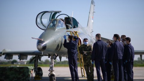 ВЕЛИКО ИНТЕРЕСОВАЊЕ ЗА СРЕДЊУ СТРУЧНУ ВОЈНУ ШКОЛУ: Сигуран посао са могућношћу сталног стручног и каријерног усавршавања ВЕЛИКО ИНТЕРЕСОВАЊЕ ЗА СРЕДЊУ СТРУЧНУ ВОЈНУ ШКОЛУ: Сигуран посао са могућношћу сталног стручног и каријерног усавршавања