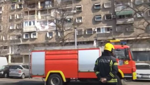 VATROGASCI IZ RUŠEVINA IZVUKLI TELO: Novi detalji eksplozije u stanu u Zemunu, žena prevezena u bolnicu VATROGASCI IZ RUŠEVINA IZVUKLI TELO: Novi detalji eksplozije u stanu u Zemunu, žena prevezena u bolnicu