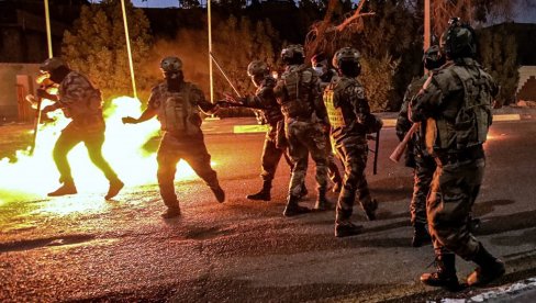 SUD U IRAKU DONEO KONAČNU PRESUDU: Osuđeno 18 policajaca jer nisu sprečili napad na švedsku ambasadu SUD U IRAKU DONEO KONAČNU PRESUDU: Osuđeno 18 policajaca jer nisu sprečili napad na švedsku ambasadu