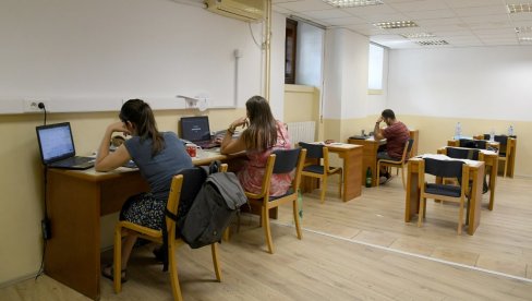 ZBOG PROBLEMA SA FINANSIRANJEM U PANDEMIJI: Akademci traže manje školarine na državnim fakultetima ZBOG PROBLEMA SA FINANSIRANJEM U PANDEMIJI: Akademci traže manje školarine na državnim fakultetima