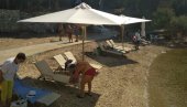 ВЛАСТИ НА КРФУ НУДЕ КОМПРОМИС: Без топлеса на Виду, крај гробова наше војске ВЛАСТИ НА КРФУ НУДЕ КОМПРОМИС: Без топлеса на Виду, крај гробова наше војске