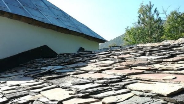 НОВИ НАПАД НА СВЕТИЊЕ: Оштећена црква у Средској код Призрена НОВИ НАПАД НА СВЕТИЊЕ: Оштећена црква у Средској код Призрена