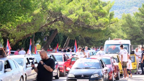 ЛИТИЈА МИРА И БРАТСКЕ ЉУБАВИ: Херцеговци подржали православне вернике у Црној Гори ЛИТИЈА МИРА И БРАТСКЕ ЉУБАВИ: Херцеговци подржали православне вернике у Црној Гори