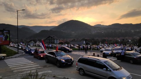 У БИЈЕЛОМ ПОЉУ ОДРЖАНА ЈОШ ЈЕДНА АУТО ЛИТИЈА: Светиње бране и колонама аутомобила (ФОТО +ВИДЕО) У БИЈЕЛОМ ПОЉУ ОДРЖАНА ЈОШ ЈЕДНА АУТО ЛИТИЈА: Светиње бране и колонама аутомобила (ФОТО +ВИДЕО)
