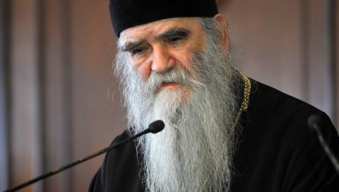 НАЈНОВИЈЕ ИНФОРМАЦИЈЕ О АМФИЛОХИЈЕВОМ СТАЊУ: Владика и даље под сталним лекарским надзором, нема температуру НАЈНОВИЈЕ ИНФОРМАЦИЈЕ О АМФИЛОХИЈЕВОМ СТАЊУ: Владика и даље под сталним лекарским надзором, нема температуру