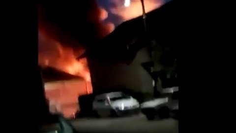 OЧЕВИЦИ О ЕКСПЛОЗИЈИ У КЛАДОВУ: Јака детонација затресла цео град, чула се сирена, било је страшно! (ВИДЕО) OЧЕВИЦИ О ЕКСПЛОЗИЈИ У КЛАДОВУ: Јака детонација затресла цео град, чула се сирена, било је страшно! (ВИДЕО)