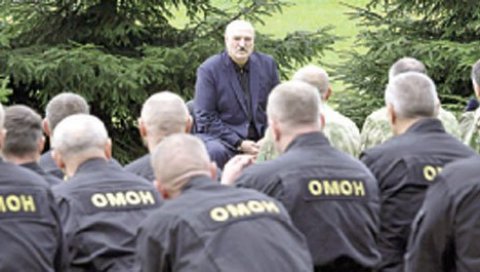 ПРЕДСЕДНИК БЕЛОРУСИЈЕ МЕЊА ТАКТИКУ Лукашенко наредио: Ставите катанце! ПРЕДСЕДНИК БЕЛОРУСИЈЕ МЕЊА ТАКТИКУ Лукашенко наредио: Ставите катанце!