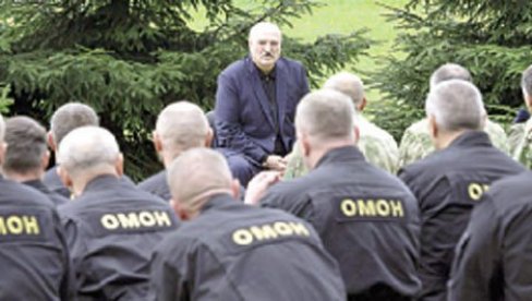 ПРЕДСЕДНИК БЕЛОРУСИЈЕ МЕЊА ТАКТИКУ Лукашенко наредио: Ставите катанце! ПРЕДСЕДНИК БЕЛОРУСИЈЕ МЕЊА ТАКТИКУ Лукашенко наредио: Ставите катанце!