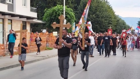 PRIVEDENI ZBOG PODRŠKE BERANCIMA: Ovo su humanitarci iz Beograda i Banjaluke koje je uhapsila crnogorska policija (FOTO) PRIVEDENI ZBOG PODRŠKE BERANCIMA: Ovo su humanitarci iz Beograda i Banjaluke koje je uhapsila crnogorska policija (FOTO)
