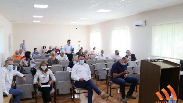 СУБОТИЦУ ЋЕ ВОДИТИ ШИРОКА КОАЛИЦИЈА: Апсолутном већином гласова на конститутивној седници изабрано руководство града на северу покрајине СУБОТИЦУ ЋЕ ВОДИТИ ШИРОКА КОАЛИЦИЈА: Апсолутном већином гласова на конститутивној седници изабрано руководство града на северу покрајине