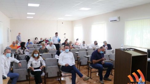 СУБОТИЦУ ЋЕ ВОДИТИ ШИРОКА КОАЛИЦИЈА: Апсолутном већином гласова на конститутивној седници изабрано руководство града на северу покрајине СУБОТИЦУ ЋЕ ВОДИТИ ШИРОКА КОАЛИЦИЈА: Апсолутном већином гласова на конститутивној седници изабрано руководство града на северу покрајине