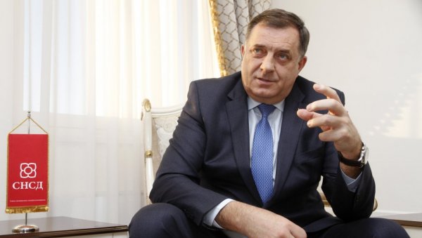 ВОДИТЕ ИХ У САРАЈЕВО ДА ТАМО ТРОШЕ: Реакције из Републике Српске на ставове чланова СДА о мигрантској кризи у Босни и Херцеговини ВОДИТЕ ИХ У САРАЈЕВО ДА ТАМО ТРОШЕ: Реакције из Републике Српске на ставове чланова СДА о мигрантској кризи у Босни и Херцеговини
